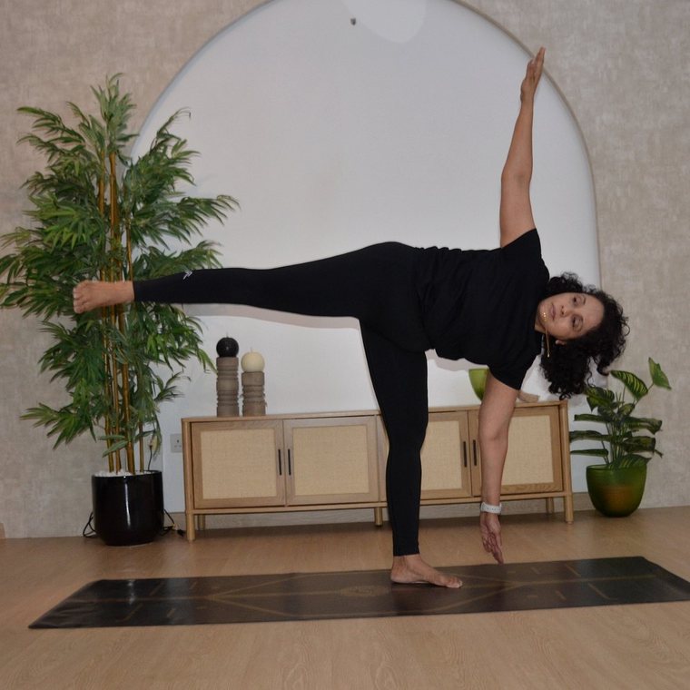 Shipra in half moon pose